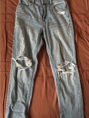 American Eagle Outfitters Light Blue Ripped Boyfriend Jeans